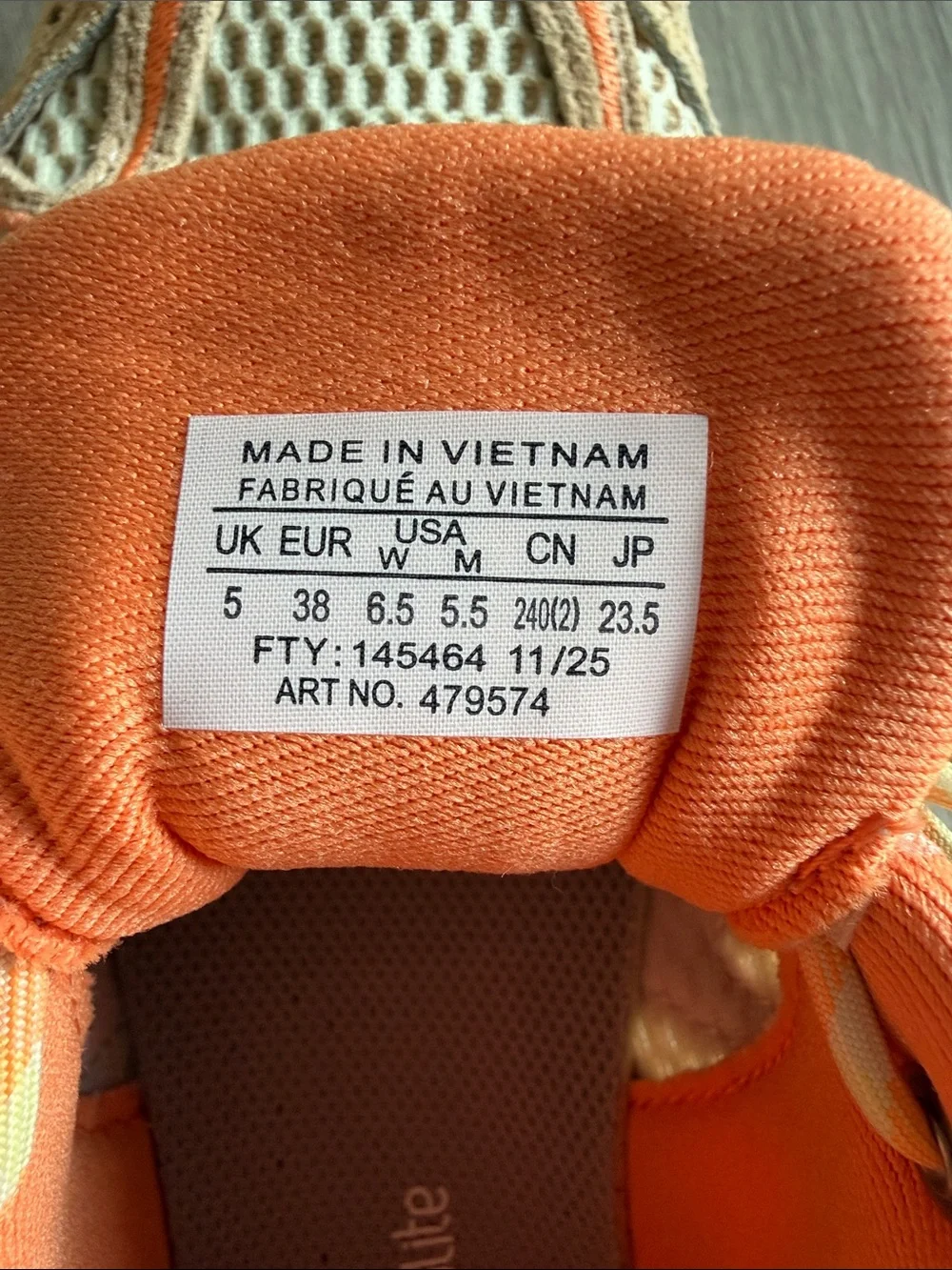 Salomon Sneakers in Beige and Orange
